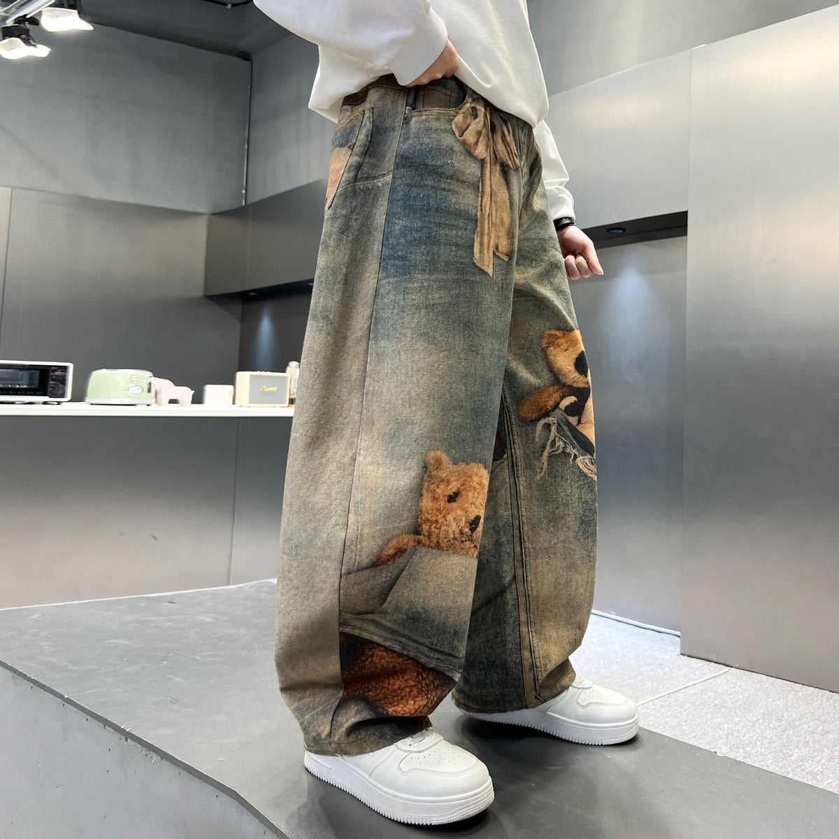 Boys' Bear Print Jeans Spring and Autumn 2026 New Style Children's Pants Cool Straight Pants Stylish Curved Pants