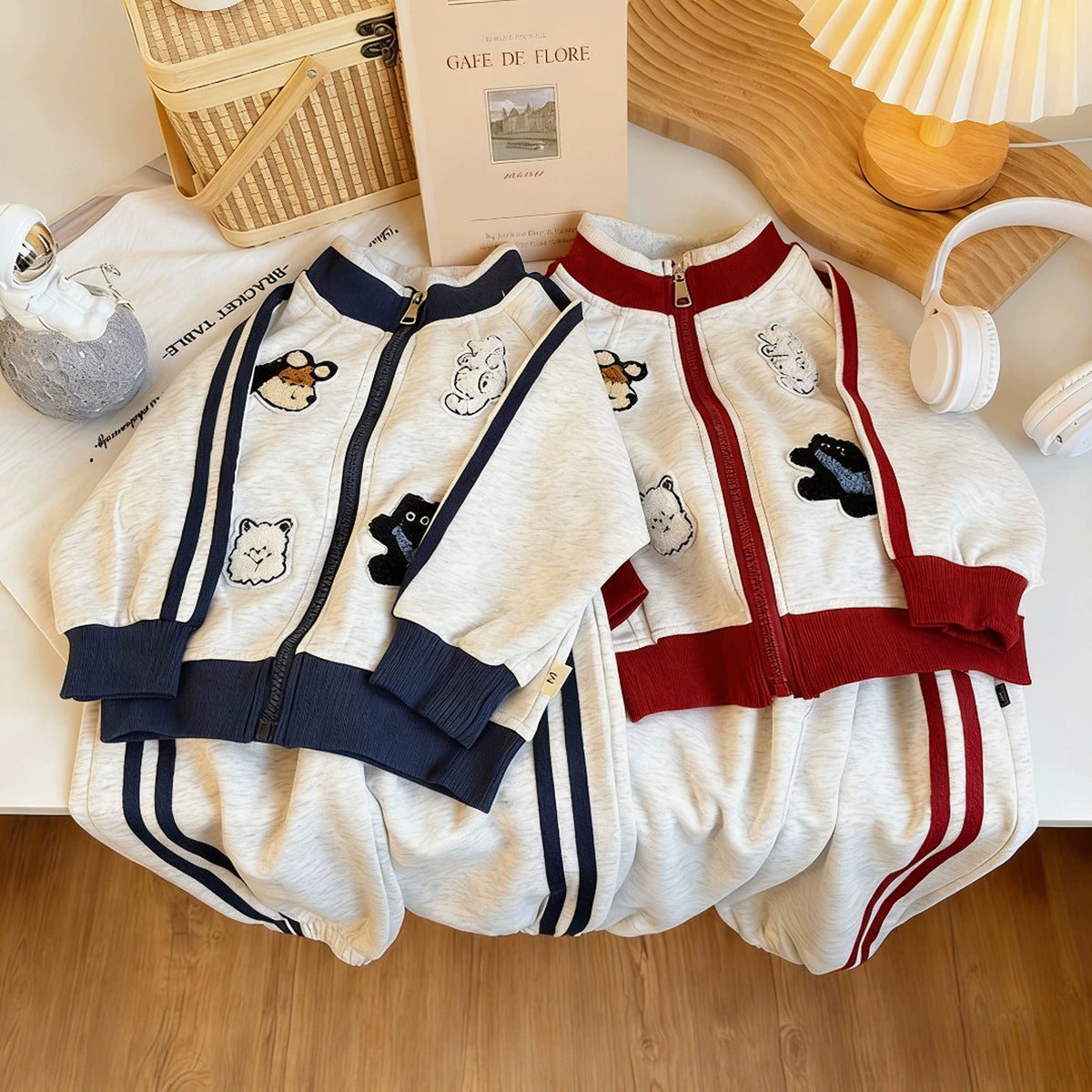 Spring and Autumn New Style Boys and Girls Stand Collar Towel Embroidery Raglan Sports Set, Cartoon Stylish Casual Two-Piece Set for Young Children