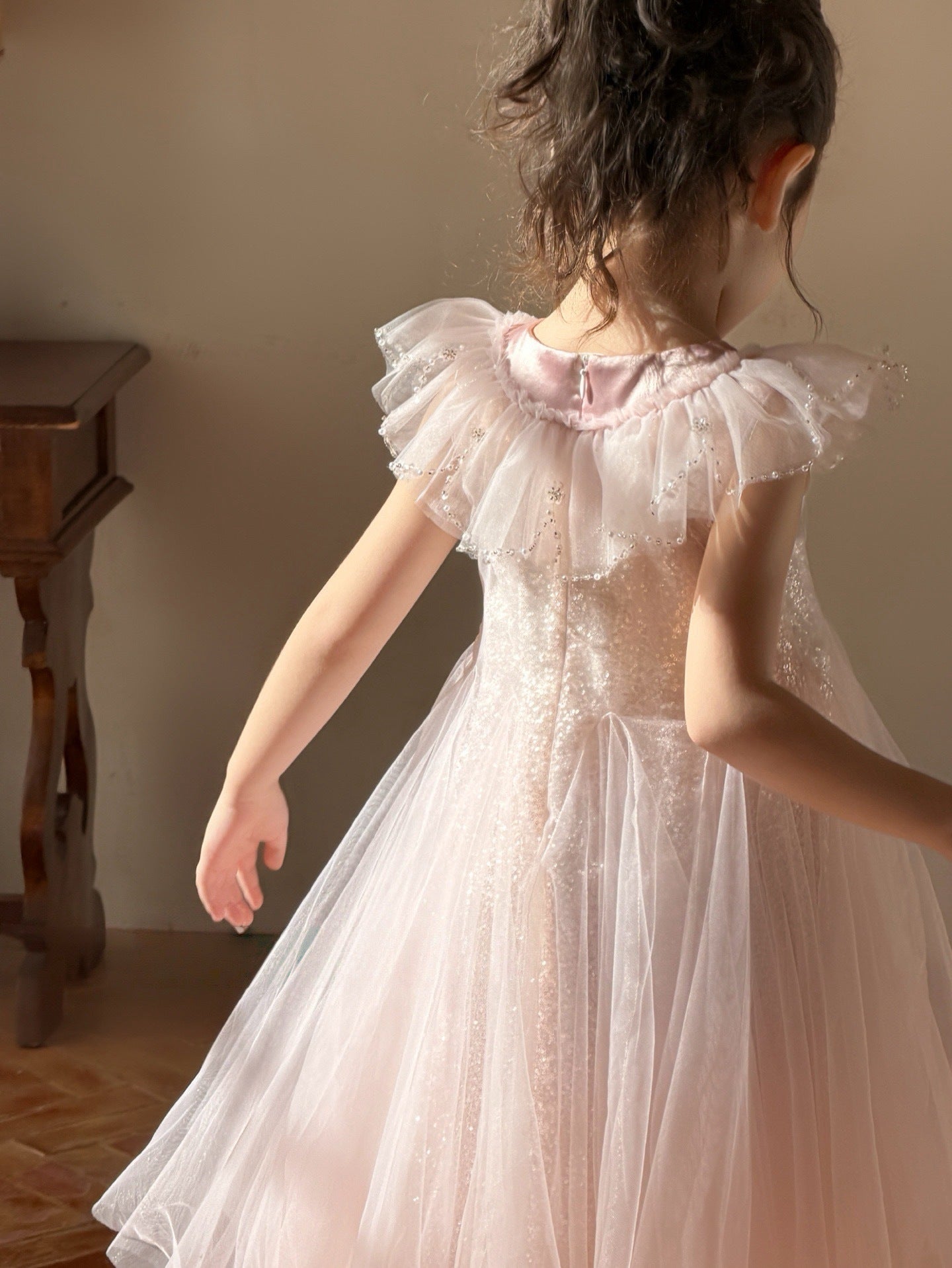 2026 Summer Luxury Girls' Dress with Sequins and Small Flutter Sleeves, Princess Dress for Children's Birthday Party and Piano Performance