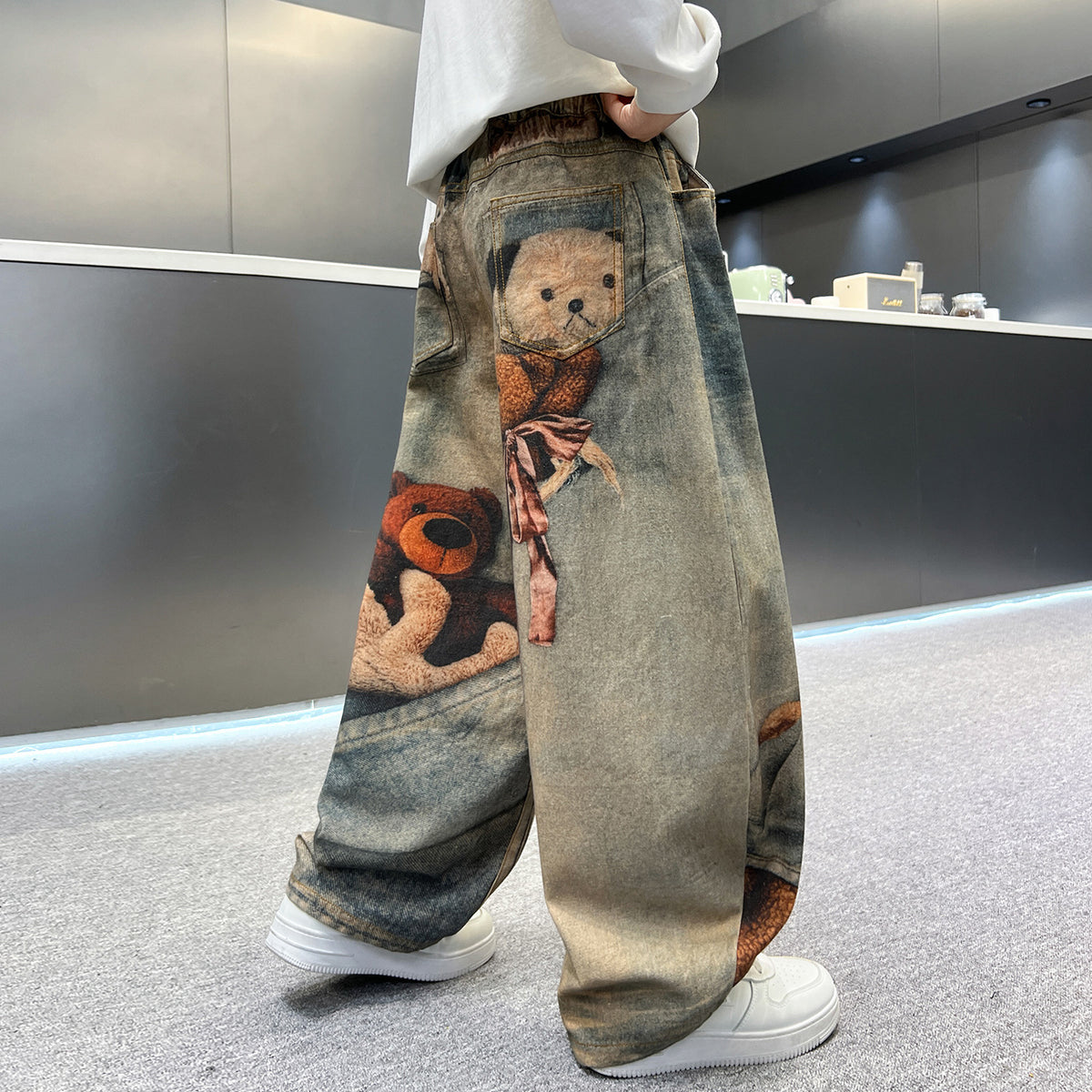 Boys' Bear Print Jeans Spring and Autumn 2026 New Style Children's Pants Cool Straight Pants Stylish Curved Pants