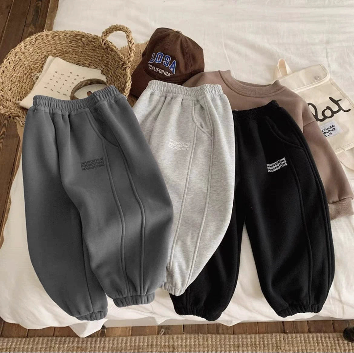 Boys' Stylish Pants 2025 Spring and Autumn New Loose Versatile Casual Sports Harem Sweatpants for Toddlers and Young Children