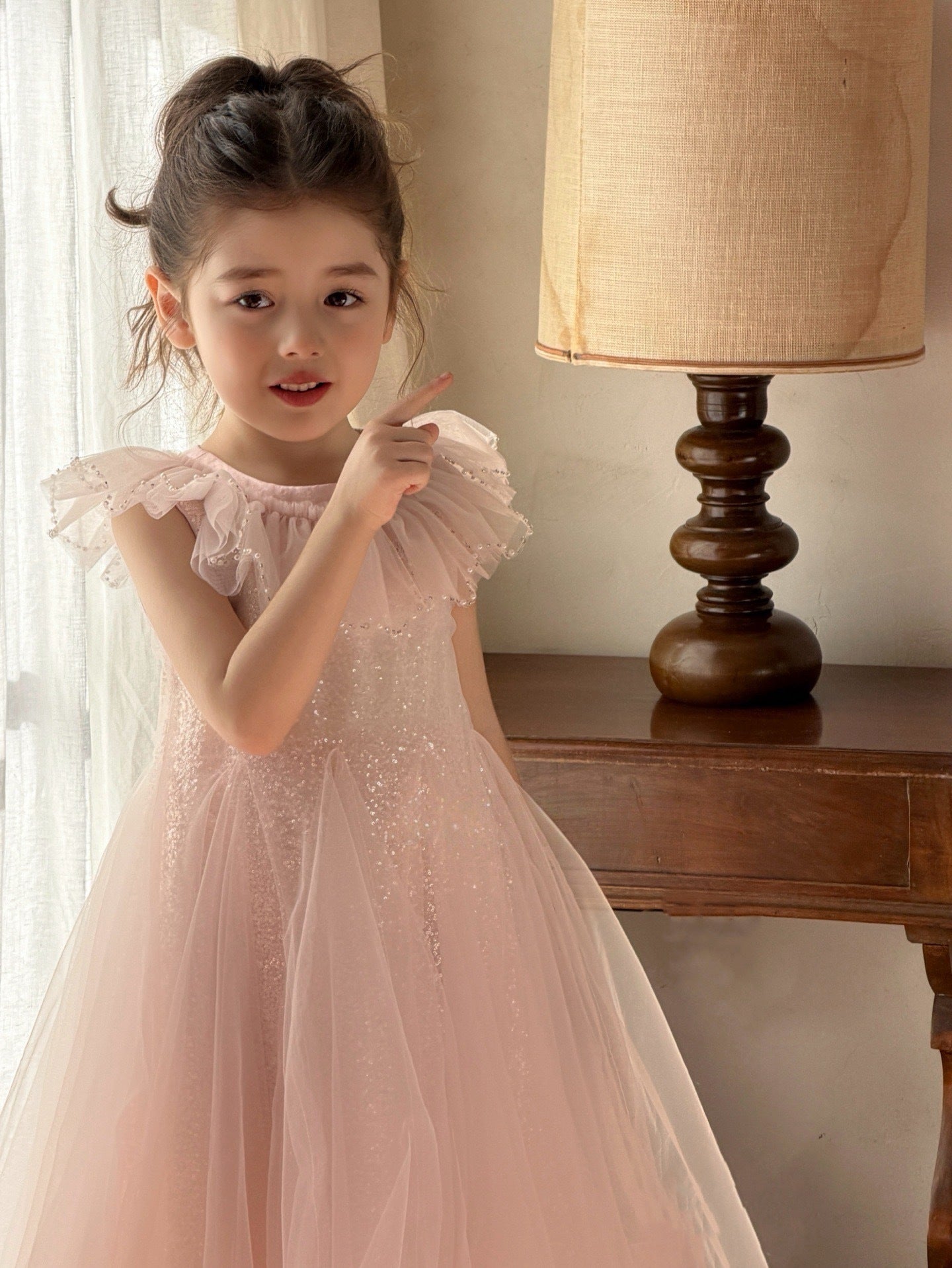 2026 Summer Luxury Girls' Dress with Sequins and Small Flutter Sleeves, Princess Dress for Children's Birthday Party and Piano Performance